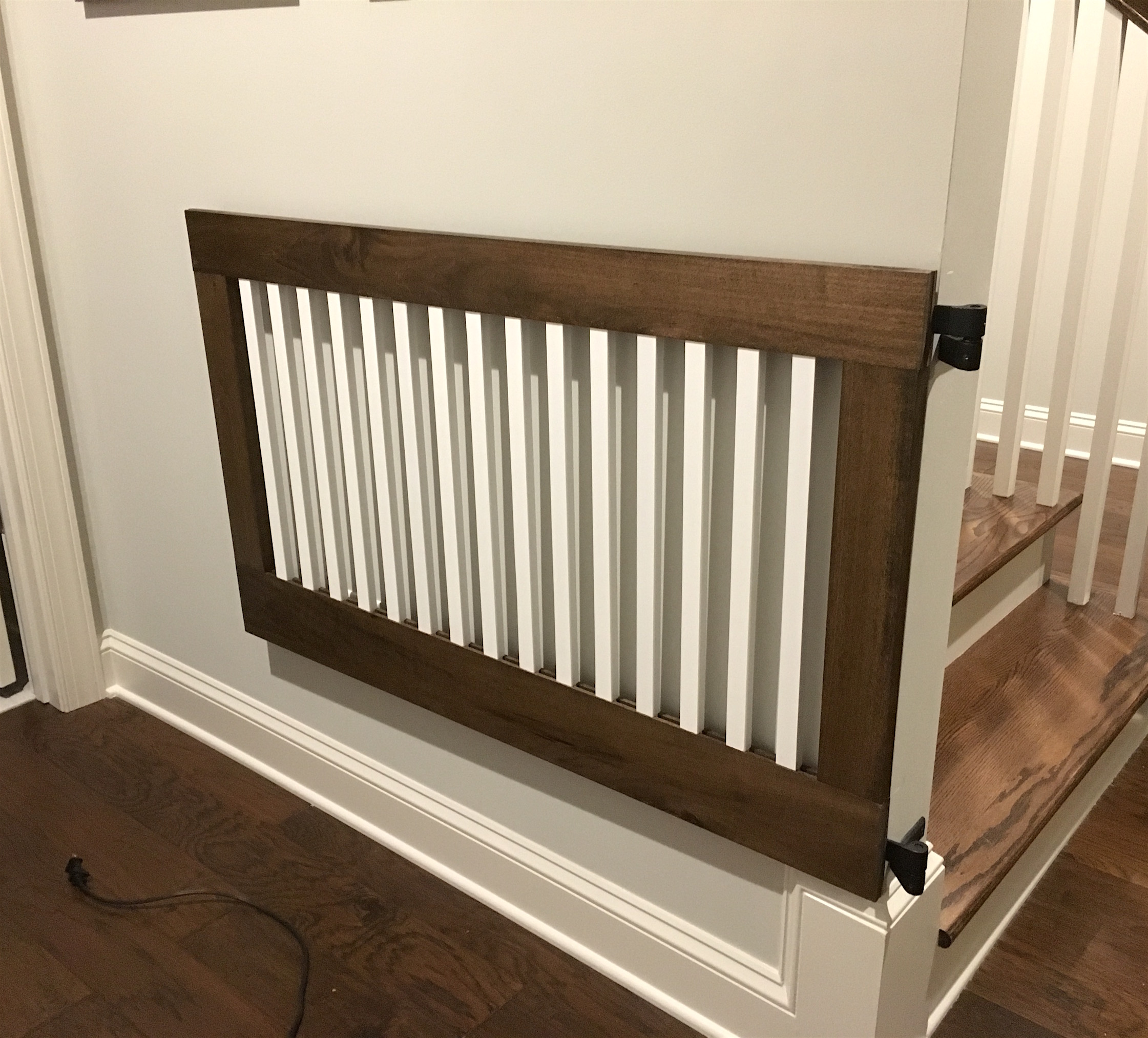 Baby/Pet Gates (Hinge Search)